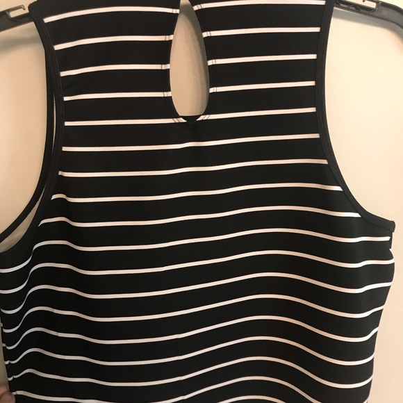 Striped sleeveless crop top - Picture 3 of 3